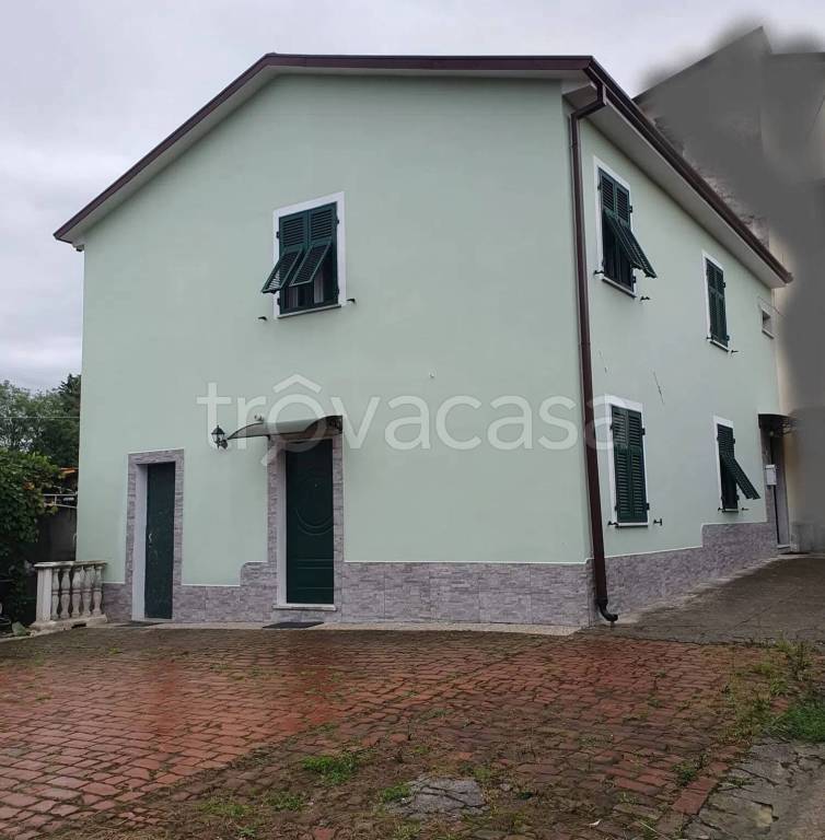 casa indipendente in vendita a Sarzana
