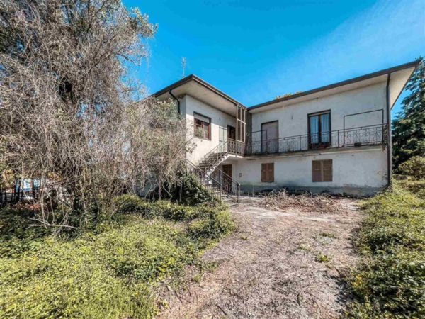 casa indipendente in vendita a Sarzana