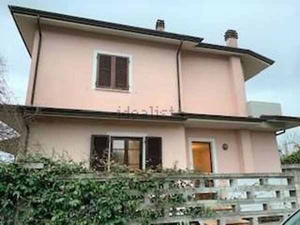 casa indipendente in vendita a Sarzana