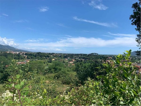 casa indipendente in vendita a Sarzana