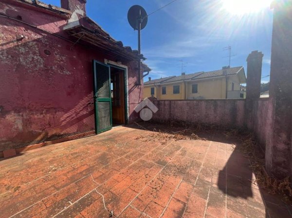 casa indipendente in vendita a Sarzana