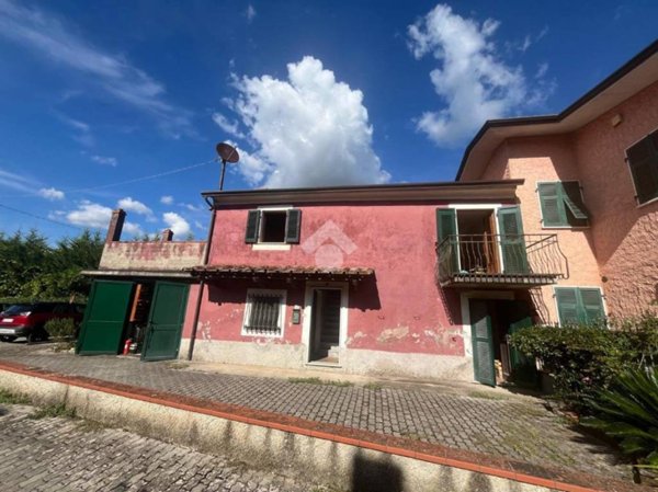 casa indipendente in vendita a Sarzana