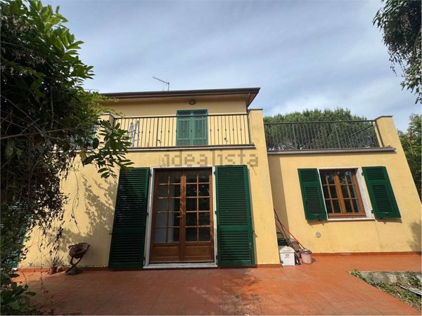 casa indipendente in vendita a Sarzana