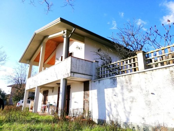 casa indipendente in vendita a Sarzana in zona Falcinello