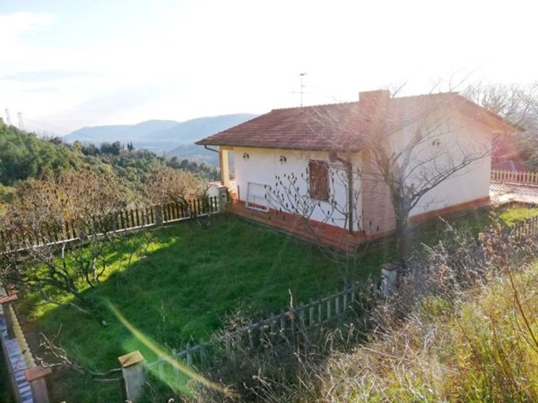 casa indipendente in vendita a Sarzana in zona Falcinello