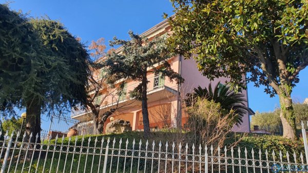 casa indipendente in vendita a Sarzana in zona Falcinello