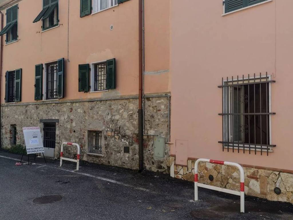 casa indipendente in vendita a Sarzana in zona Falcinello