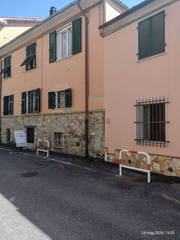 casa indipendente in vendita a Sarzana