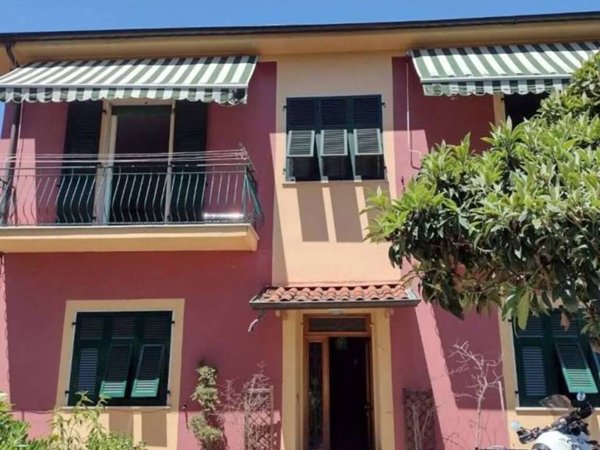 casa indipendente in vendita a Sarzana