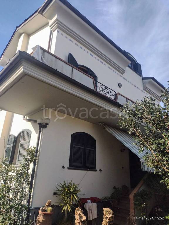 casa indipendente in vendita a Sarzana