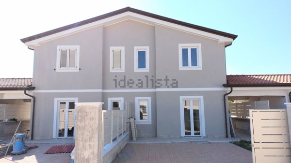 casa indipendente in vendita a Sarzana