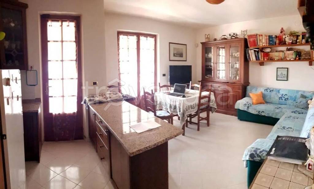 casa indipendente in vendita a Sarzana