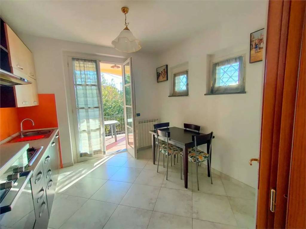 casa indipendente in vendita a Sarzana