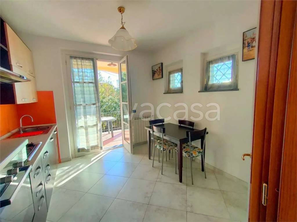 casa indipendente in vendita a Sarzana