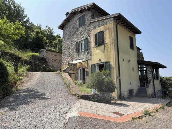 casa indipendente in vendita a Sarzana