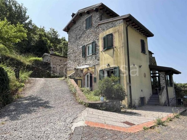 casa indipendente in vendita a Sarzana