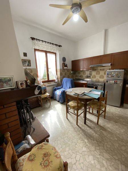 casa indipendente in vendita a Sarzana
