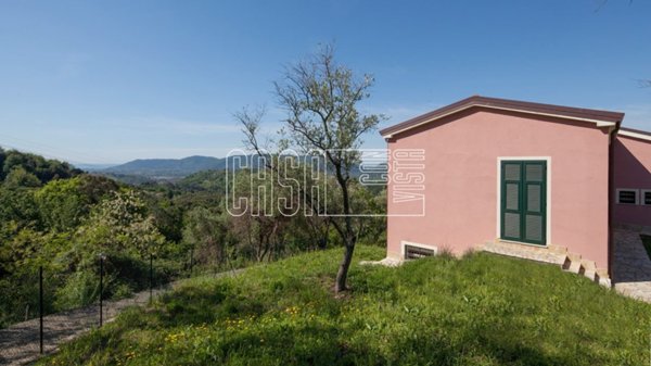 casa indipendente in vendita a Sarzana