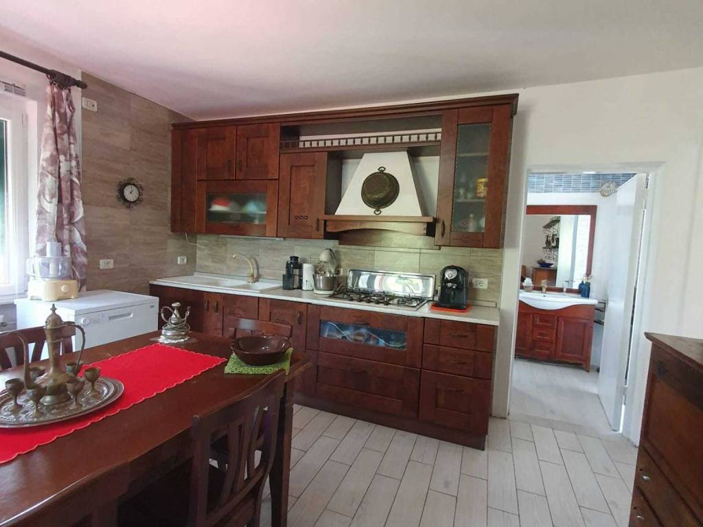 casa indipendente in vendita a Sarzana
