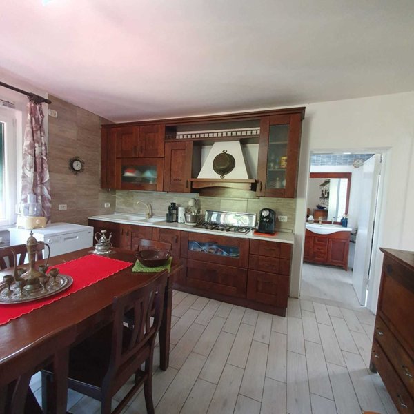 casa indipendente in vendita a Sarzana