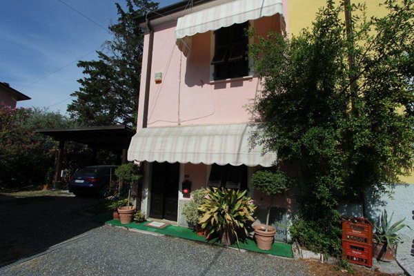 casa semindipendente in vendita a Sarzana