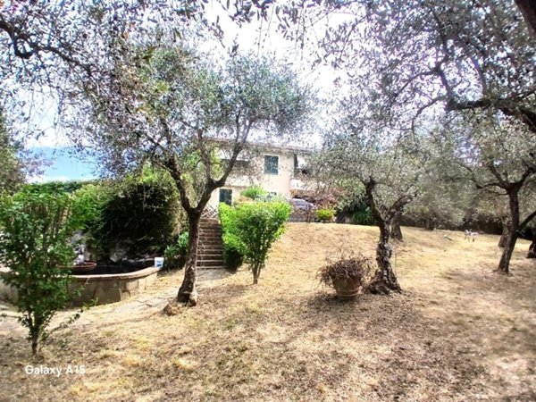 casa indipendente in vendita a Sarzana