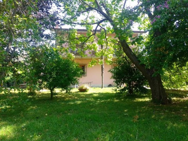 casa indipendente in vendita a Sarzana