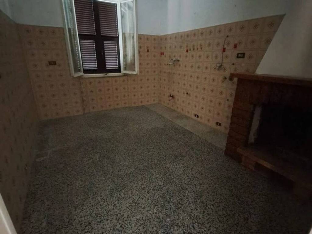 casa indipendente in vendita a Sarzana