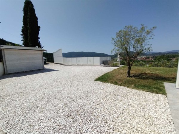 casa indipendente in vendita a Sarzana