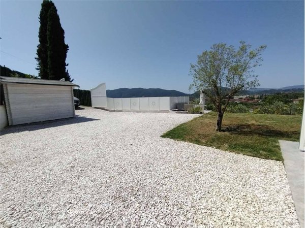 casa indipendente in vendita a Sarzana