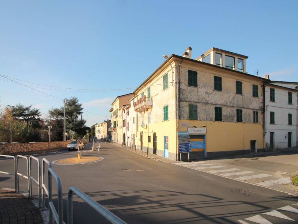 appartamento in vendita a Sarzana in zona Falcinello
