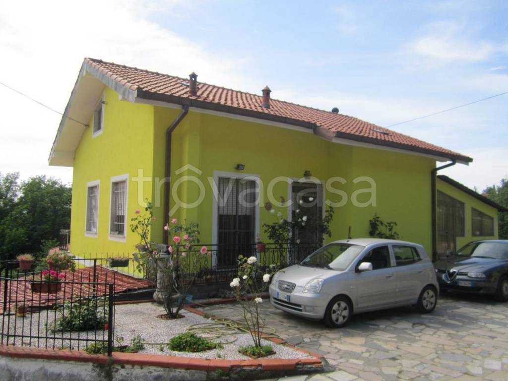 casa indipendente in vendita a Sarzana