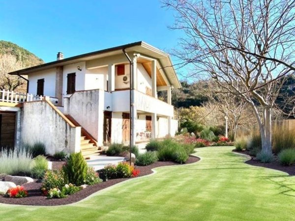 casa indipendente in vendita a Sarzana in zona Falcinello