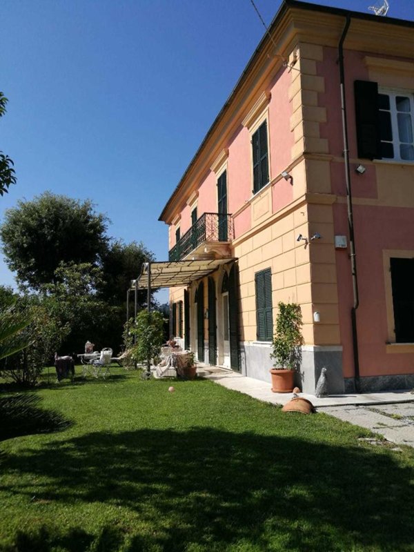 casa indipendente in vendita a Sarzana