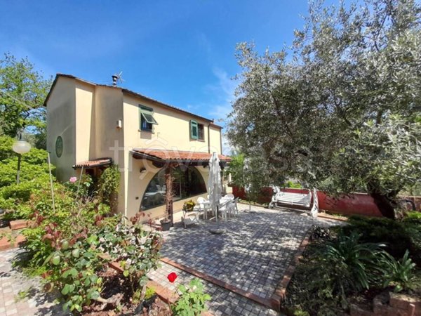 casa indipendente in vendita a Sarzana