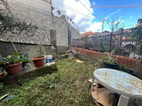 casa indipendente in vendita a Sarzana in zona Falcinello