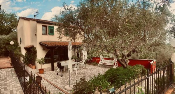 pentavano in vendita a Sarzana