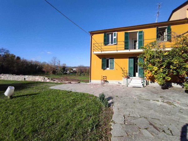 pentavano in vendita a Sarzana