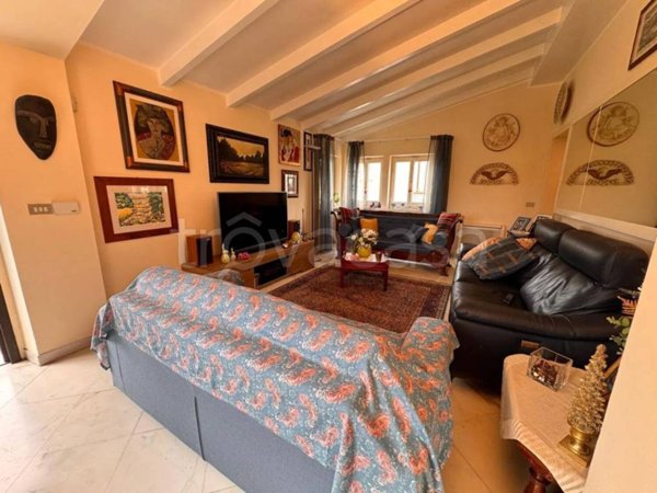 casa indipendente in vendita a Sarzana