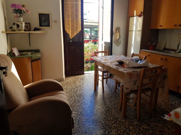 casa indipendente in vendita a Sarzana