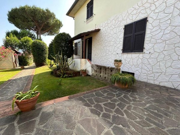 casa indipendente in vendita a Sarzana in zona Falcinello