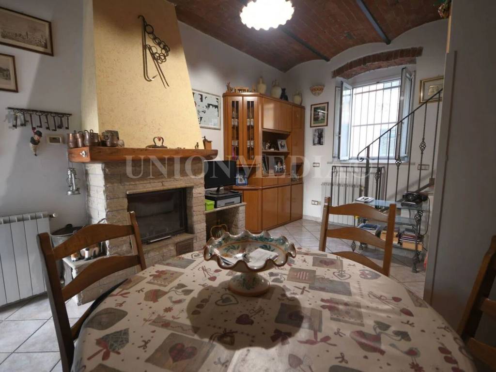 casa indipendente in vendita a Sarzana in zona Falcinello