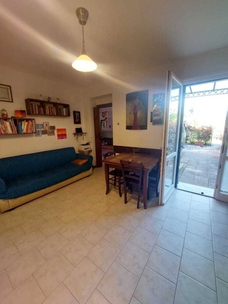 casa indipendente in vendita a Sarzana