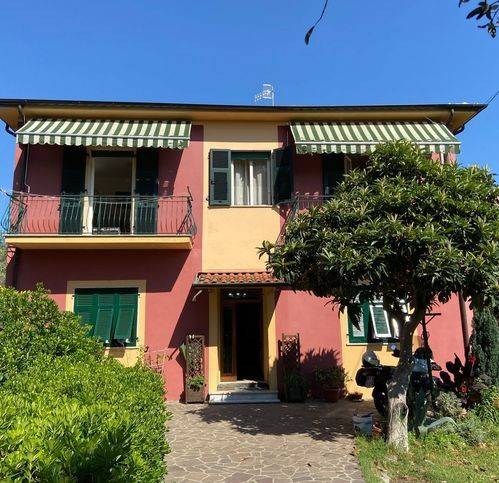 casa indipendente in vendita a Sarzana in zona Falcinello
