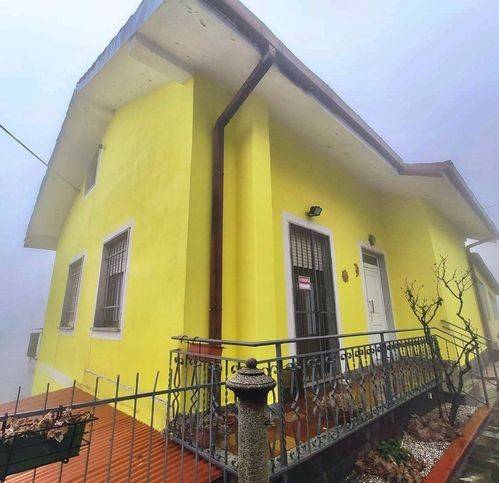casa indipendente in vendita a Sarzana in zona Falcinello