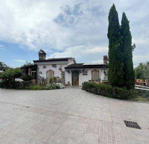 casa indipendente in vendita a Sarzana