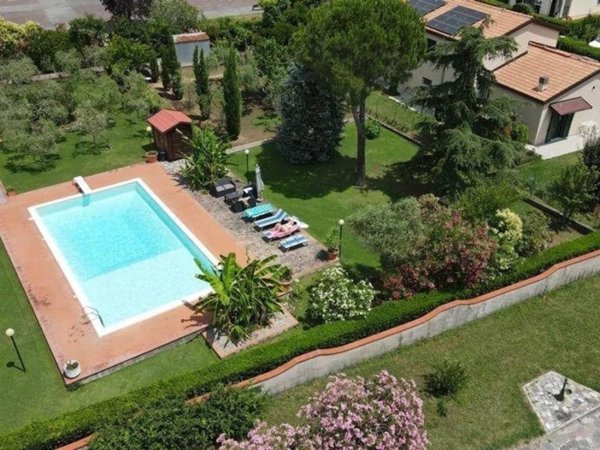 casa indipendente in vendita a Sarzana