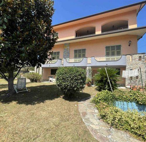 casa indipendente in vendita a Sarzana