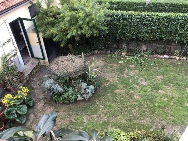 casa indipendente in vendita a Sarzana in zona Falcinello