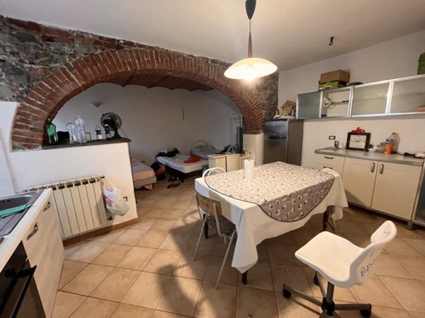 pentavano in vendita a Sarzana
